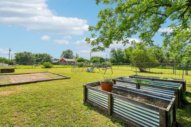 115 Mountain View DR, Burnet, TX 78611
