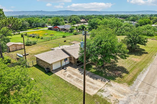 115 Mountain View DR, Burnet, TX 78611
