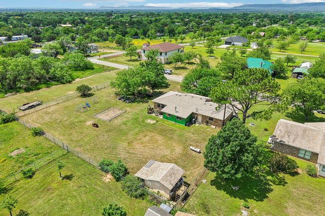 115 Mountain View DR, Burnet, TX 78611