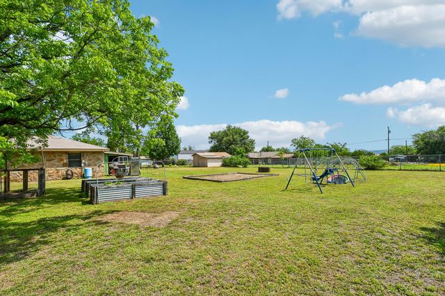 115 Mountain View DR, Burnet, TX 78611