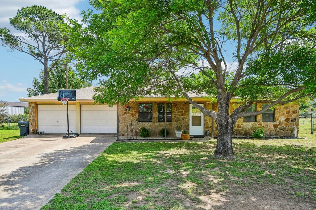 115 Mountain View DR, Burnet, TX 78611