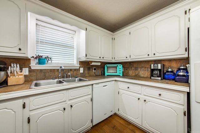 112 Selvidge Ln, Searcy, AR 72143