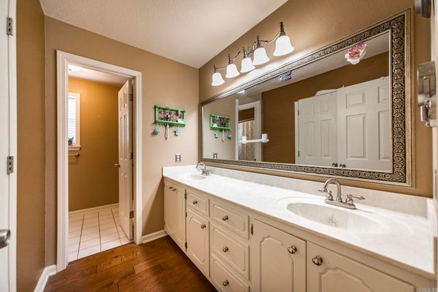 112 Selvidge Ln, Searcy, AR 72143