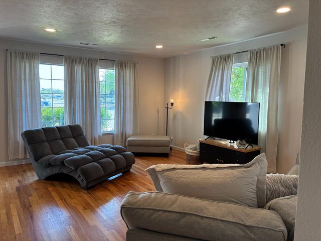135 Osborn Ter, Atwater, CA 95301