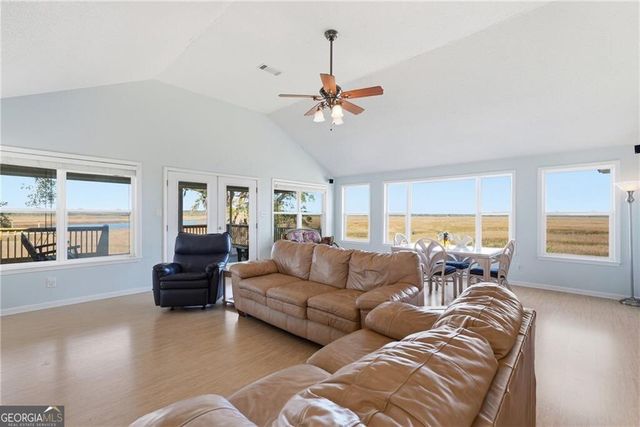 1116 Pleasure Point Lane NE, Townsend, GA 31331