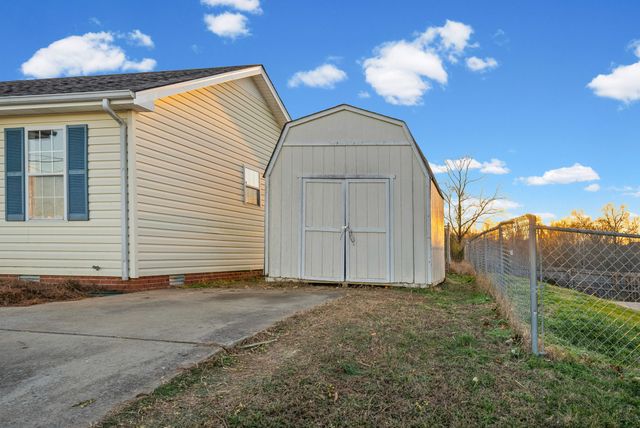 1010 Winesap Rd, Clarksville, TN 37040