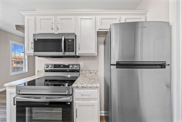 1010 Winesap Rd, Clarksville, TN 37040