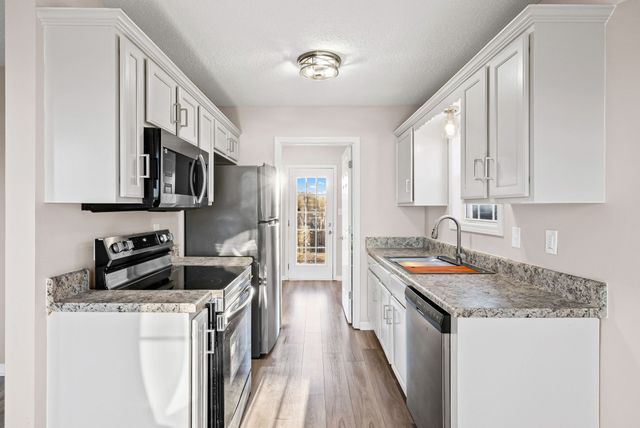 1010 Winesap Rd, Clarksville, TN 37040