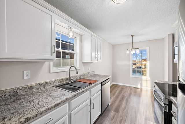 1010 Winesap Rd, Clarksville, TN 37040