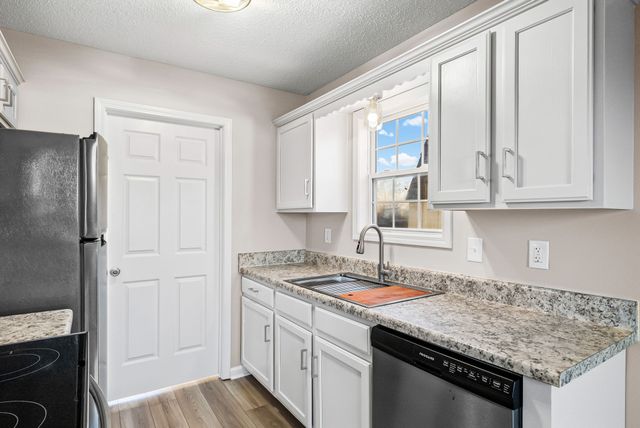 1010 Winesap Rd, Clarksville, TN 37040