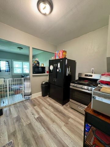 514 W Cave Springs AVe, El Dorado, KS 67042