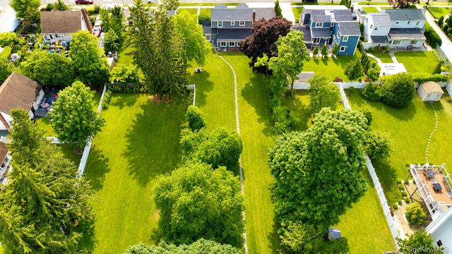54 Twinlawns Avenue, Hicksville, NY 11801
