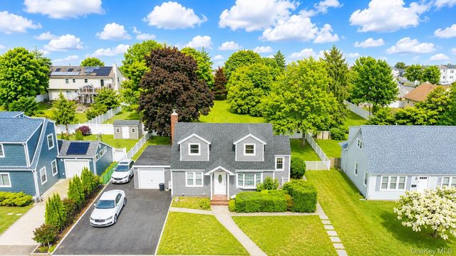 54 Twinlawns Avenue, Hicksville, NY 11801