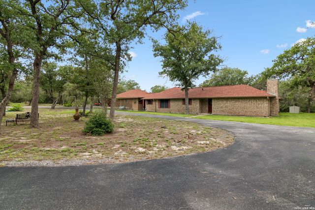188 Guadalupe Ranch Ln, Seguin, TX 78155