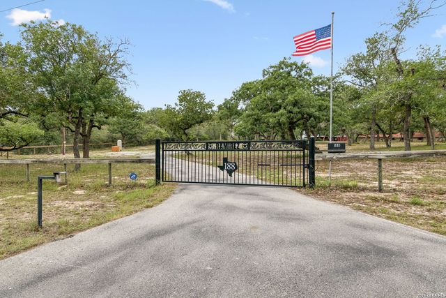 188 Guadalupe Ranch Ln, Seguin, TX 78155