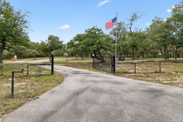 188 Guadalupe Ranch Ln, Seguin, TX 78155