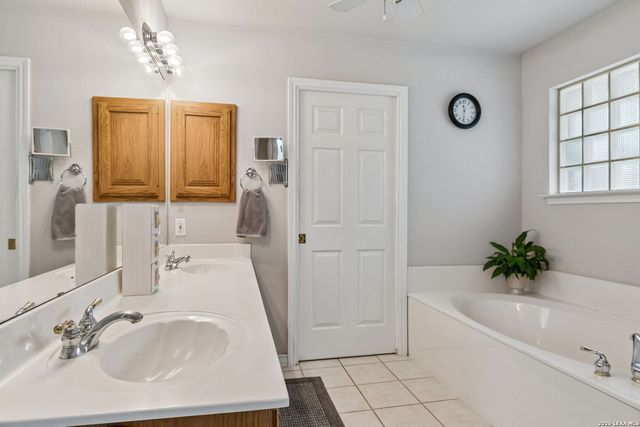 188 Guadalupe Ranch Ln, Seguin, TX 78155