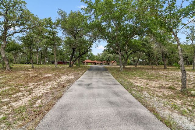 188 Guadalupe Ranch Ln, Seguin, TX 78155