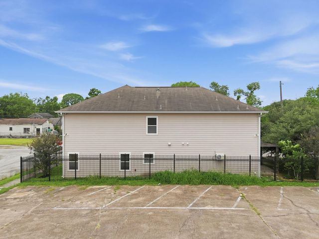 3231 Francis Street, Houston, TX 77004
