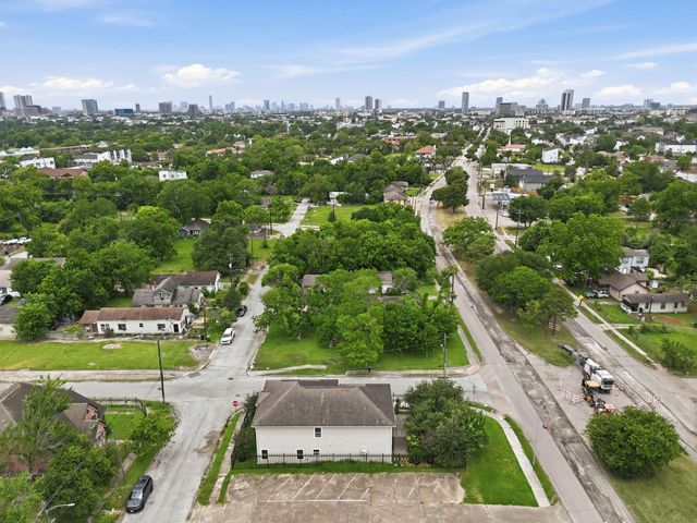 3231 Francis Street, Houston, TX 77004