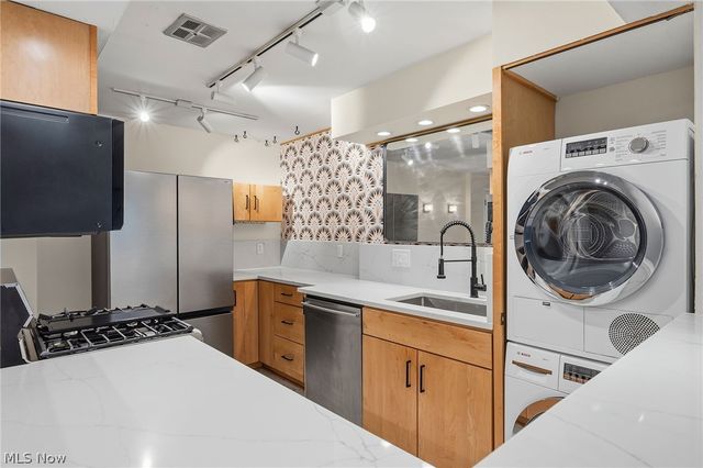 12900 Lake Avenue 811, Lakewood, OH 44107