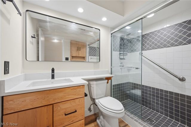 12900 Lake Avenue 811, Lakewood, OH 44107