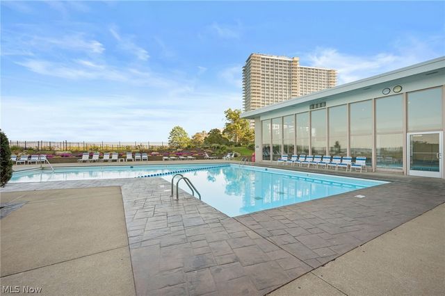 12900 Lake Avenue 811, Lakewood, OH 44107