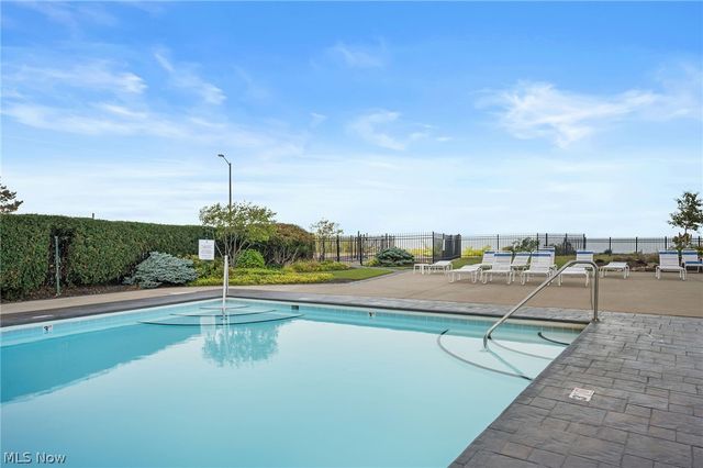 12900 Lake Avenue 811, Lakewood, OH 44107