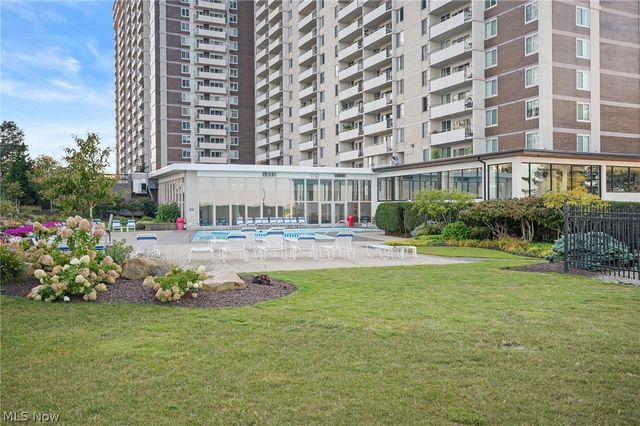 12900 Lake Avenue 811, Lakewood, OH 44107