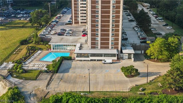 12900 Lake Avenue 811, Lakewood, OH 44107