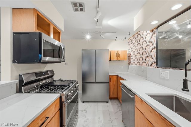 12900 Lake Avenue 811, Lakewood, OH 44107