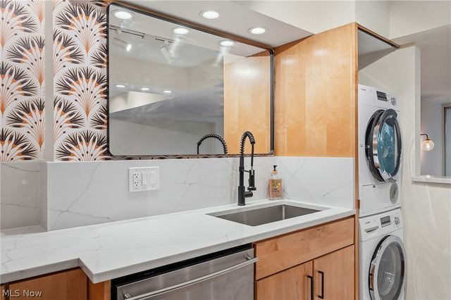 12900 Lake Avenue 811, Lakewood, OH 44107