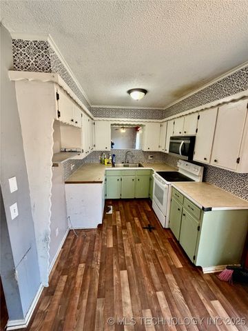 1004 S D and H Street, Cleveland, OK 74020