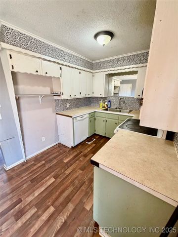 1004 S D and H Street, Cleveland, OK 74020