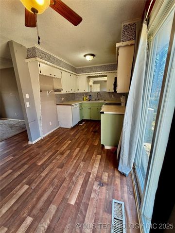 1004 S D and H Street, Cleveland, OK 74020