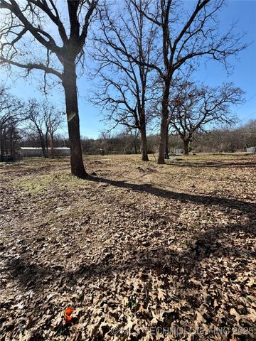 1004 S D and H Street, Cleveland, OK 74020