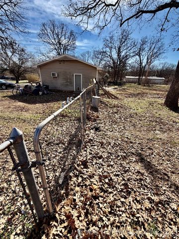 1004 S D and H Street, Cleveland, OK 74020