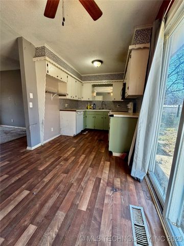 1004 S D and H Street, Cleveland, OK 74020