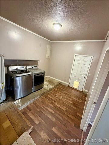 1004 S D and H Street, Cleveland, OK 74020