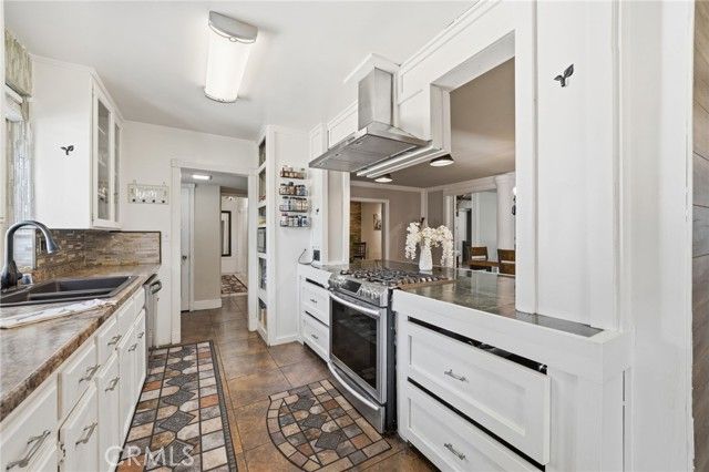 550 Fermoore, San Fernando, CA 91340