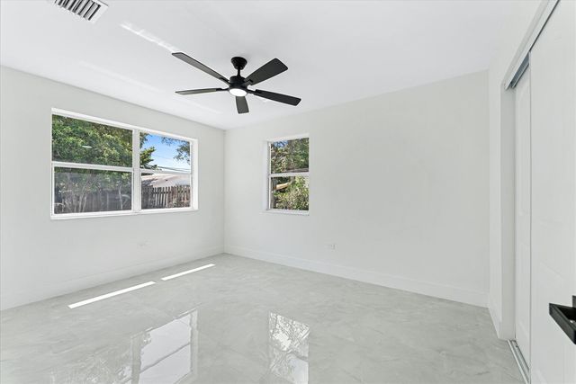 824 S F Street, Lake Worth, FL 33460