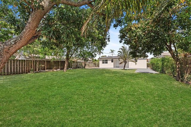 824 S F Street, Lake Worth, FL 33460