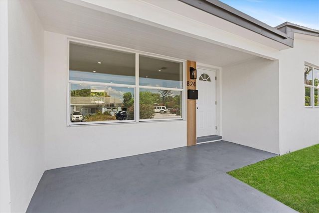824 S F Street, Lake Worth, FL 33460