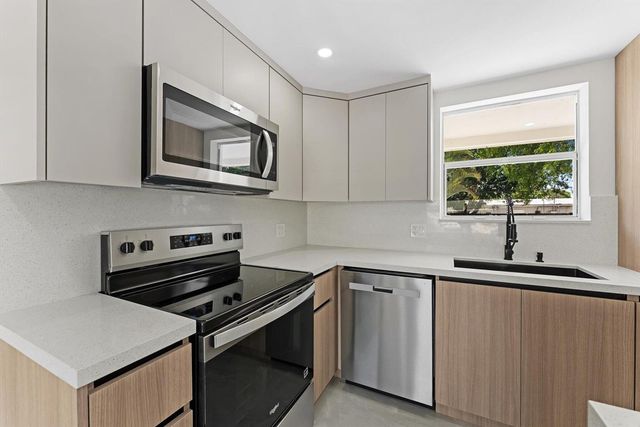 824 S F Street, Lake Worth, FL 33460