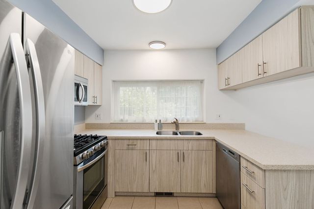 2032 Teton Parkway 2032, Algonquin, IL 60102