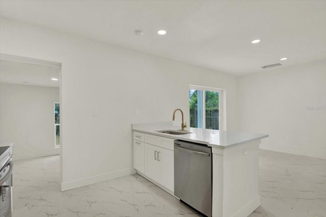 1209 E 33RD AVENUE, Tampa, FL 33603