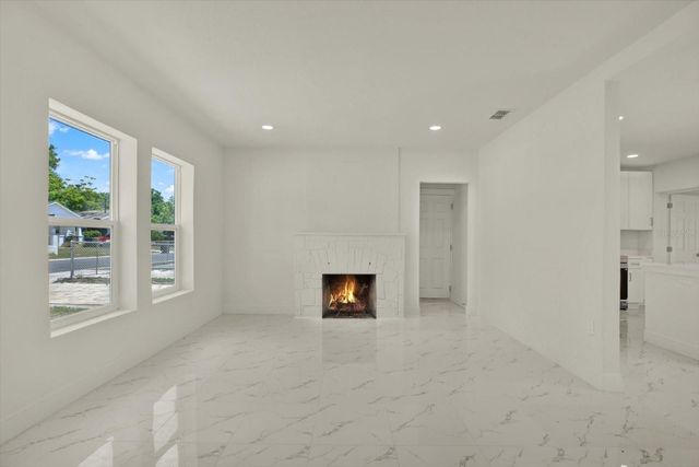 1209 E 33RD AVENUE, Tampa, FL 33603