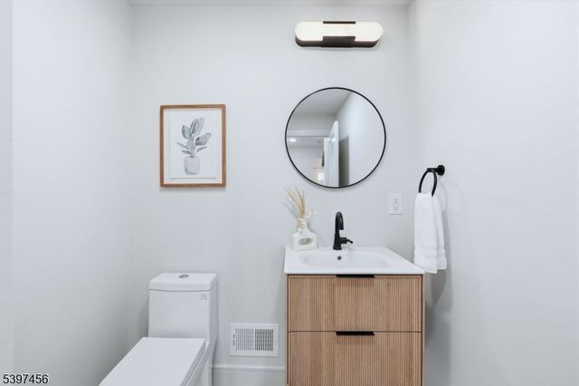 8 Mountainview Rd, Millburn Twp., NJ 07041