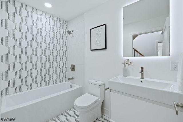 8 Mountainview Rd, Millburn Twp., NJ 07041