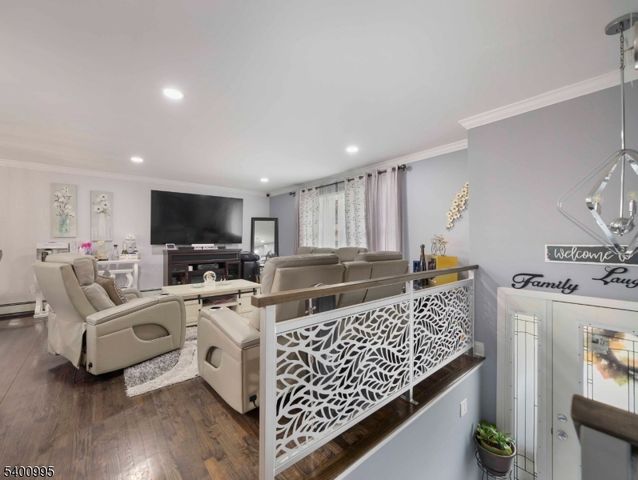 16 Prospect Point Rd, Jefferson Twp., NJ 07849